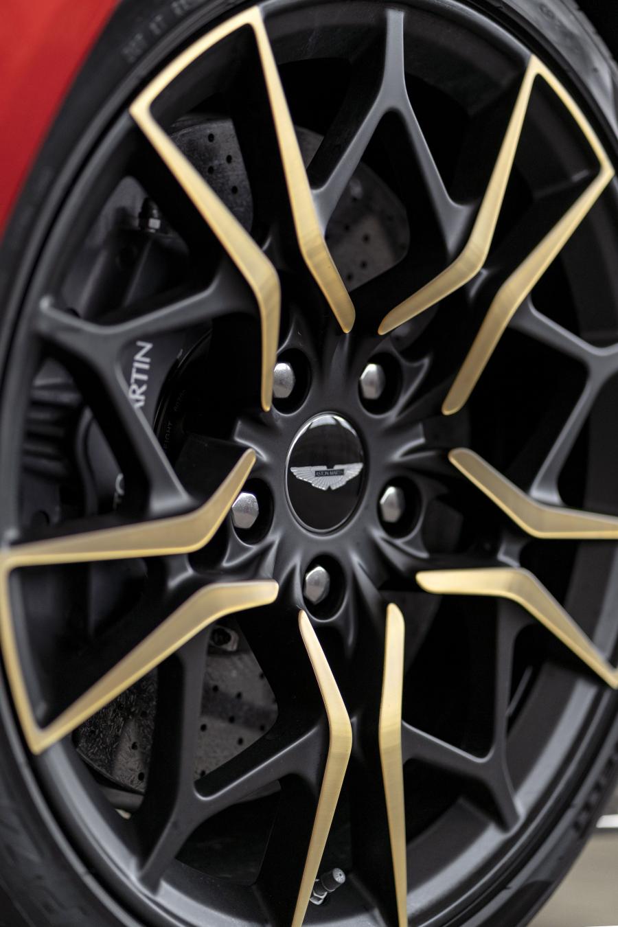 Колеса Aston Martin Vanquish Zagato Shooting Brake 2018 года  (UK) (фото 22 из 76)